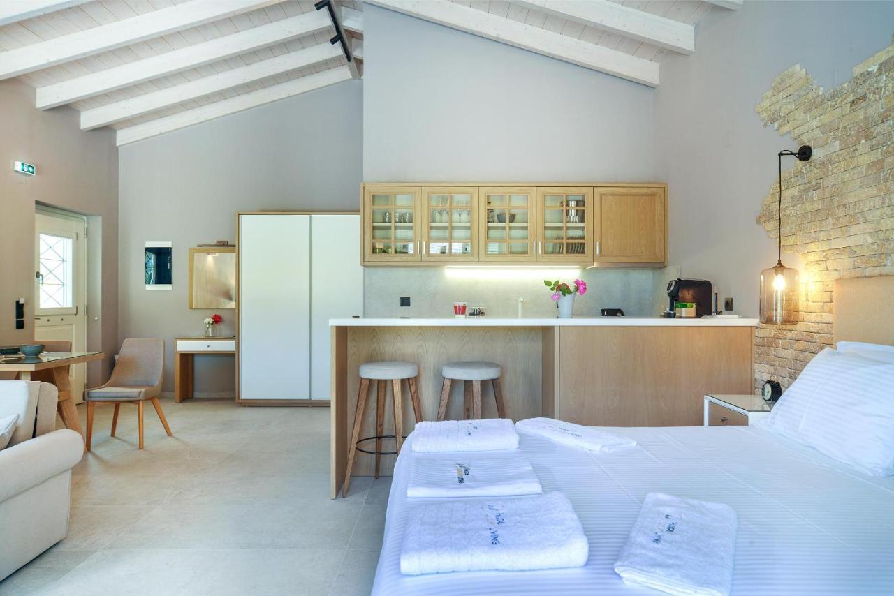 Paxos Luxury Living Junior Suites 盖奥斯 外观 照片
